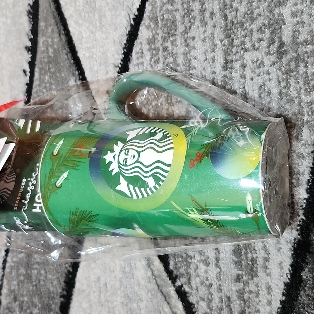 STARBUCKS 2020 RETIRED CHRISTMAS TREE LIGHTS TALL GREEN 16 OZ MUG CUP
